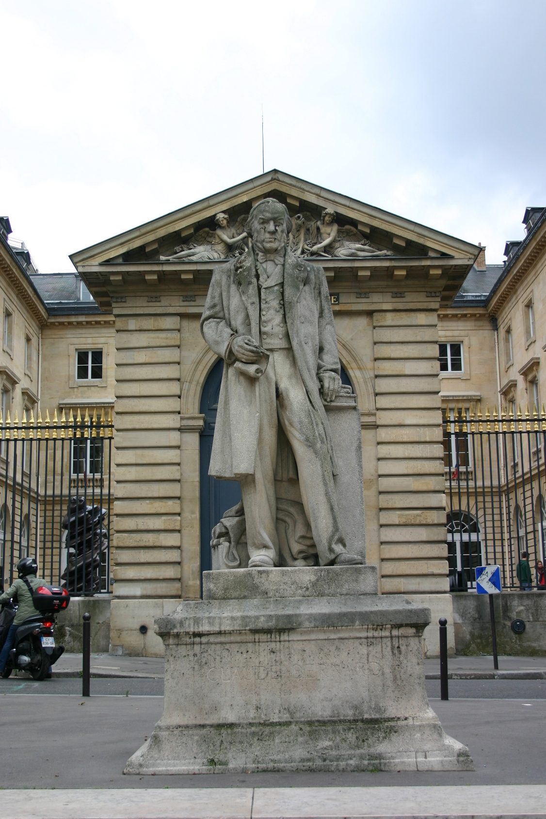 Claude Bernard's monument, College de France, Paris (2).JPG